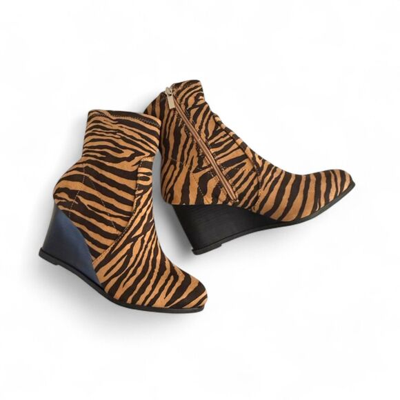Journee Hepburn Tiger Print Bootie, NEW! Size 8.5 - Picture 2 of 10